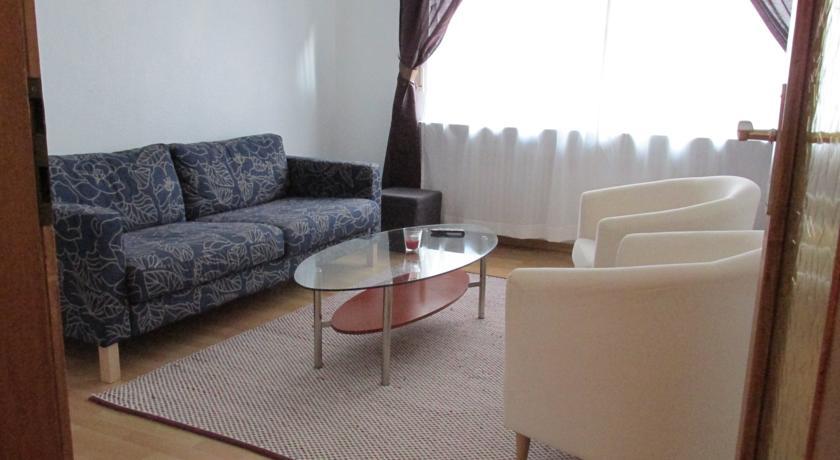 Apartments Mayen Pokoj fotografie